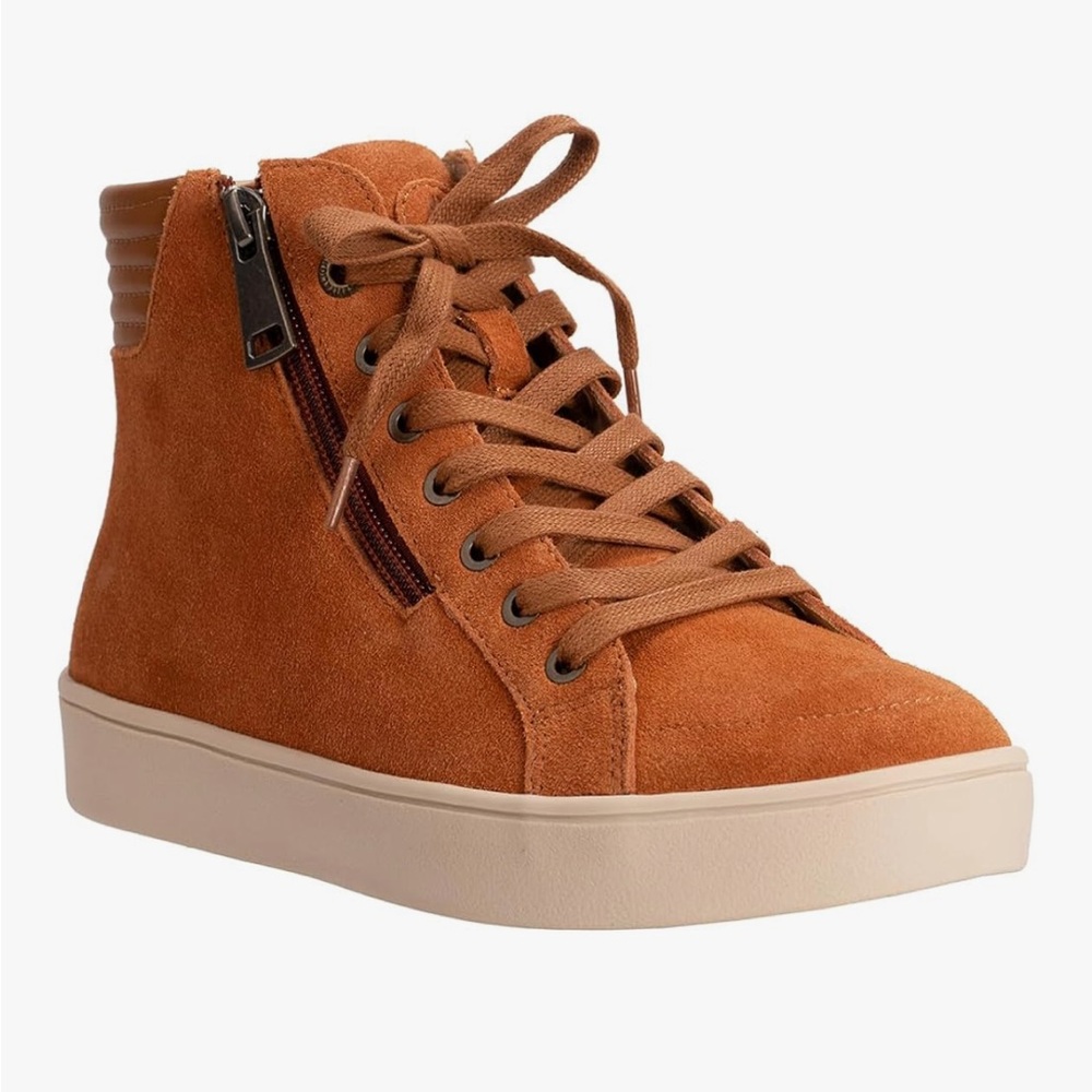 NWT-Revitalign Womens Wrigley Hi-top Sneaker